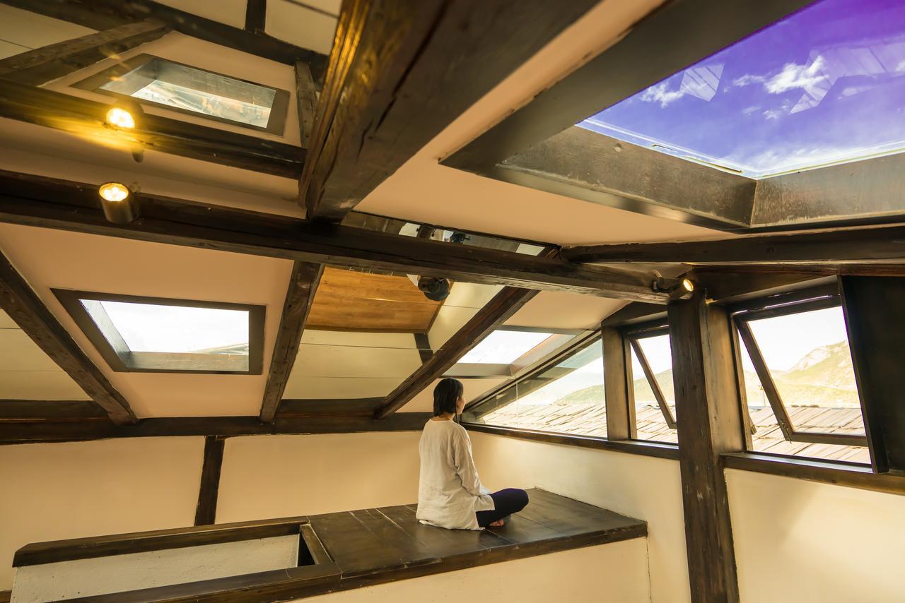 Energy Space Healing Inn Shangri-La Buitenkant foto