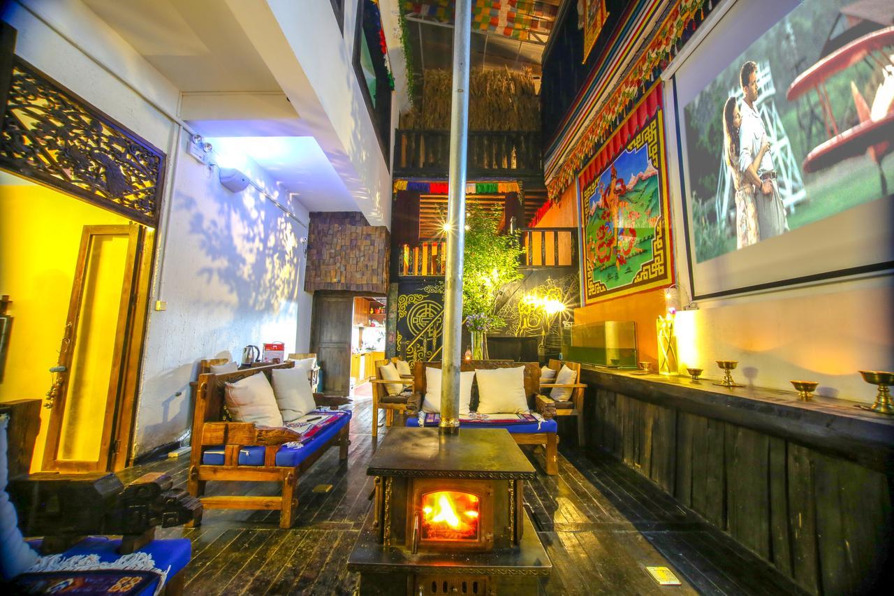 Energy Space Healing Inn Shangri-La Buitenkant foto